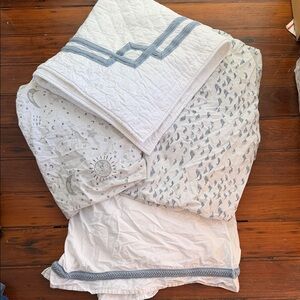 Pottery Barn Kids two sheet bed skirt quilt matching crib 4 piece set